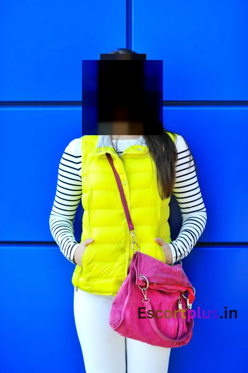 Rubi call girl & escort service in Nerul