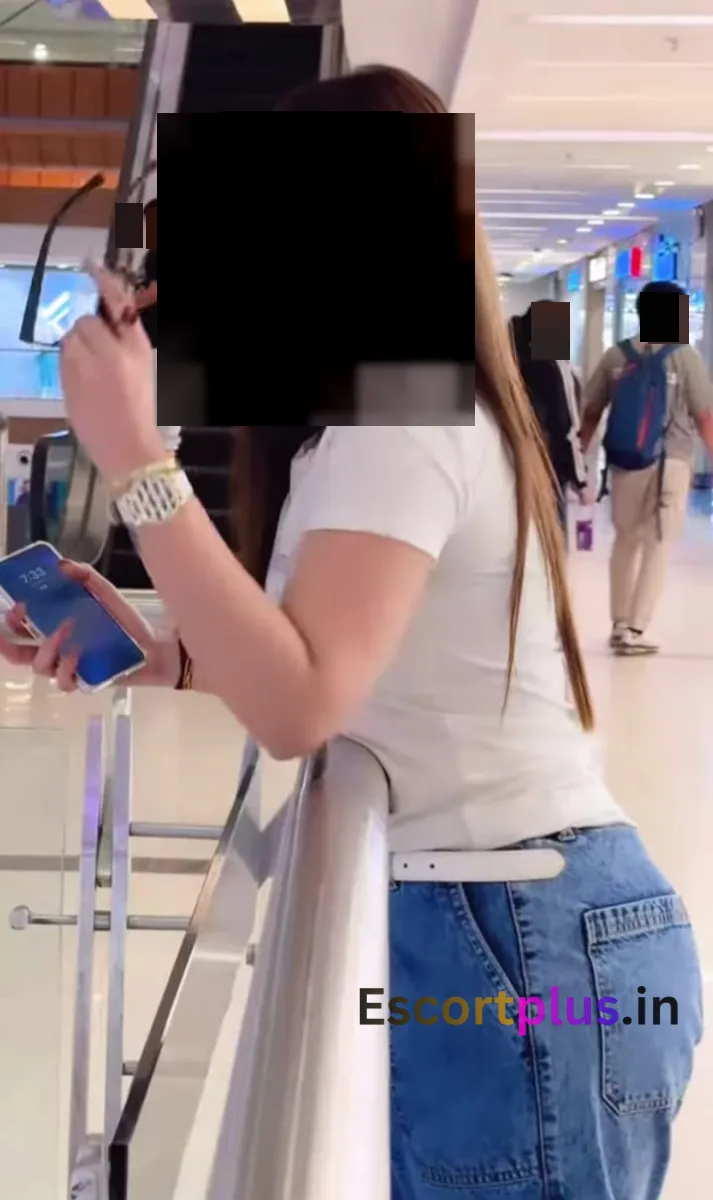 Sakshi call girl & escort service in Ulwe